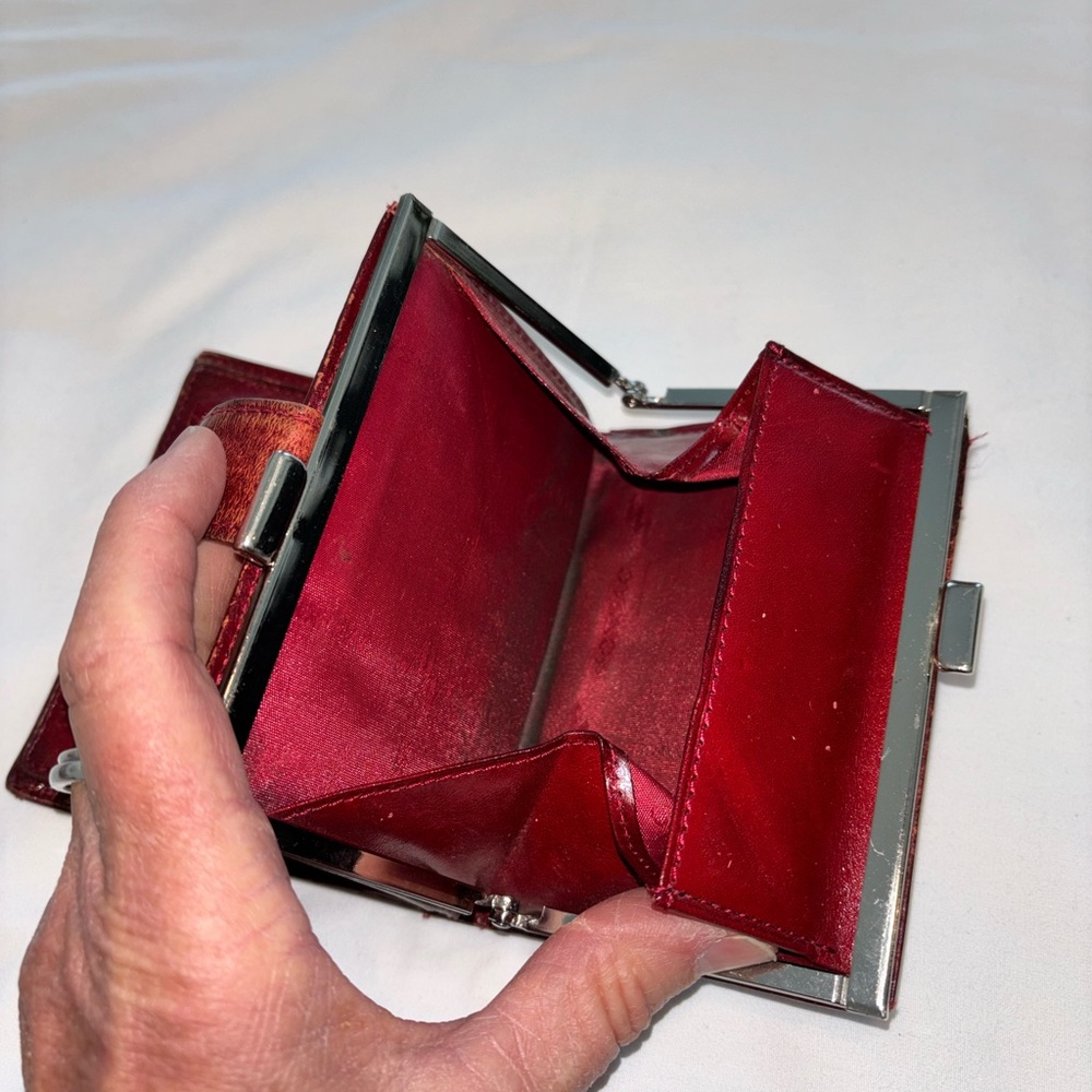 Vintage Monsac Original
Red/Burgundy Genuine Leather Trifold Wallet Snap Closure